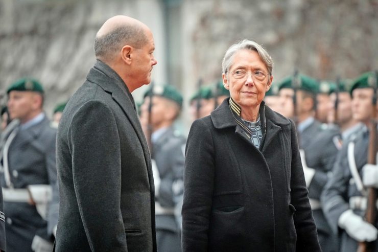 Beziehungspflege / Hektische Betriebsamkeit zwischen Berlin und Paris