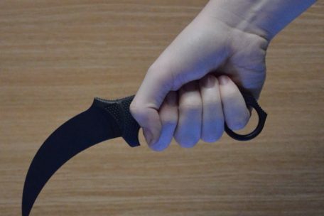 Differdingen / Polizei verhindert offenbar Bluttat: Mann nach Morddrohung mit drei Messern unterwegs zur Ex-Freundin 