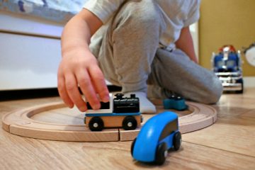 Adventszeit / Auf der sicheren Seite: Was es beim Kauf von Spielsachen als Geschenk zu beachten gibt