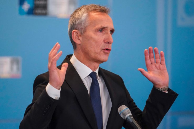 Gespräch / NATO antwortet mit mehr Ukraine-Hilfe auf Russlands Raketen