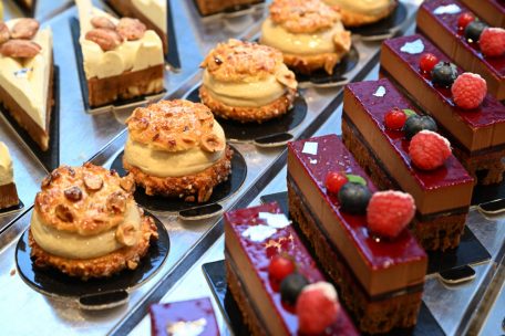 Feinste Patisserie in der Auslage: Auch hier führen die neuen Eigentümer die Tradition fort 