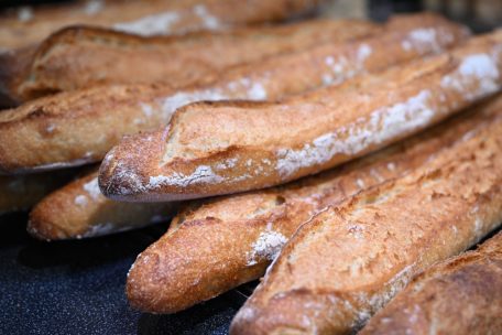 Die Vielfalt der Bäckereierzeugnisse wurde um Baguette und Hefeteigbrot nach französischer Tradition erweitert