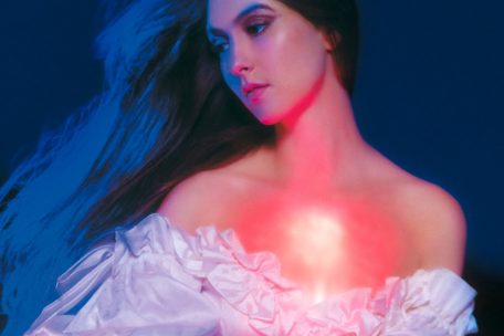 Weyes Blood – And In The Darkness, Hearts Aglow