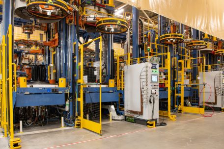 In den &Ouml;fen erhalten die Reifen ihre endg&uuml;ltige Form mit dem gew&uuml;nschten Reifenprofil