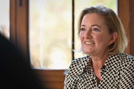 „Sie wollten mir zeigen, dass sie wissen, wo ich lebe“, sagt Gesundheitsministerin Paulette Lenert über die Kerzen, die während der Proteste vor ihrer Haustür aufgestellt wurden