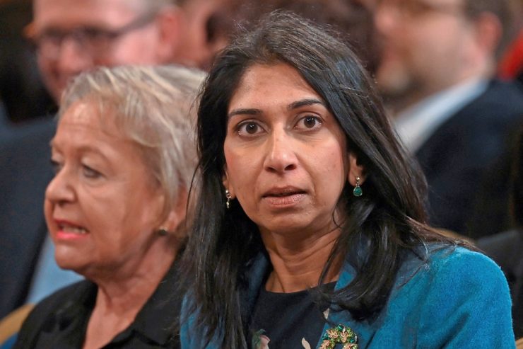 Großbritannien / Konservative überbieten sich mit radikalen Parolen gegen Einwanderer