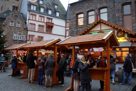 Region / Weihnachtsmarkt in Bernkastel-Kues: Adventszauber in mittelalterlichem Flair