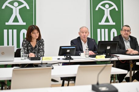 Juristin Aline Rosenbaum, Präsident Nico Hoffmann und Generalsekretär Marcel Laschette bei der Pressekonferenz am Donnerstag