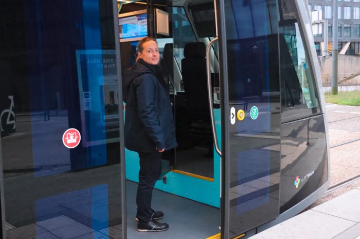 Fünfter Jahrestag / „Meine Arbeit bereitet mir Freude“: ein Gespräch mit einer Luxemburger Tramfahrerin