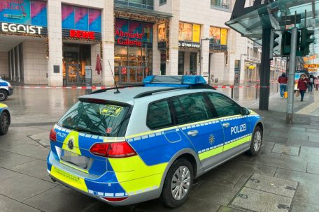 Deutschland / Geiselnahme in Dresdner Innenstadt – Polizei findet tote Mutter des Täters