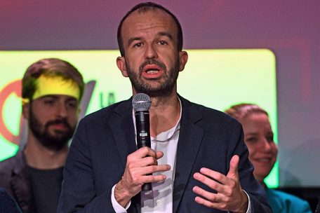 Manuel Bompard, proche de Jean-Luc M&eacute;lenchon, s'appr&ecirc;te &agrave; prendre sous les protestations la t&ecirc;te de LFI