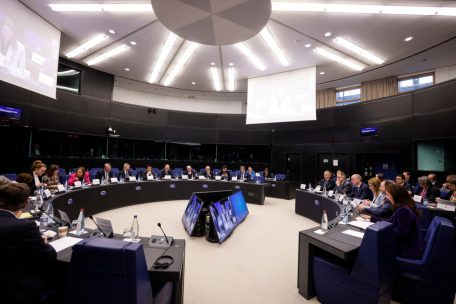 Straßburg / EU-Parlament setzt Vizepräsidentin Kaili nach Korruptionsvorwürfen ab