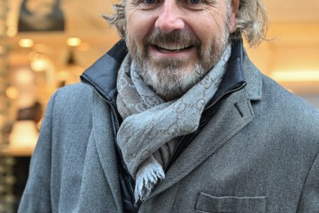 Jeremie Chapotel ist mit der Suche nach den passenden Geschenken gut vorangekommen, muss allerdings noch das Festmenü planen