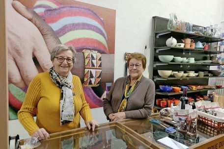 Marie-Rose Thoma und Kollegin Marcelle Ludwig (&bdquo;WeltButtek&ldquo;)