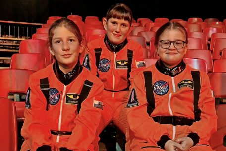 Leo, Shari und Elizabeth sind bereits &bdquo;alte Hasen&ldquo;: Sie sind schon bei Esch2022 aufgetreten