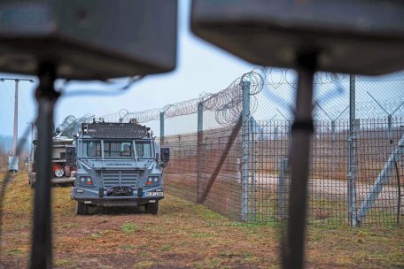 Im August entschied sich Ungarn, den bereits 165 Kilometer langen Grenzzaun zu Serbien weiter auszubauen