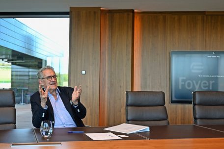 &bdquo;Ich bin heute nicht mehr an der Front. Auch aus den Verwaltungsr&auml;ten habe &ndash; oder werde &ndash; ich mich zur&uuml;ckziehen. Ich bereite die n&auml;chste Generation der Familie vor.&ldquo;