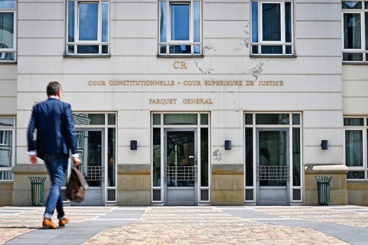 Staatsanwaltschaft / Nach Fund einer Frauenleiche in Bonneweg: Tatverdächtiger des Mordes, Totschlags und versuchten Mordes angeklagt