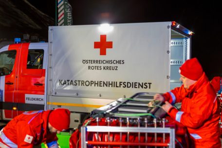 Österreich / Haarscharf am Tod vorbei: Skifahrer am Arlberg im Glück