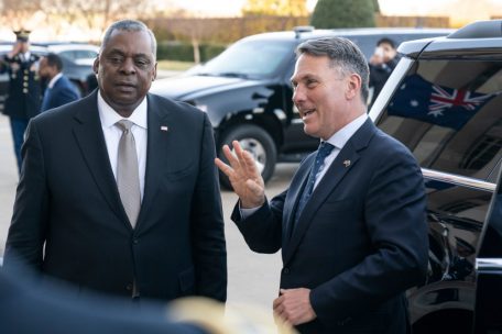 Chinesische Piloten ausgebildet / Australien will früheren US-Marine an die USA ausliefern