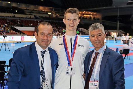 Alexander Davies (Mitte)