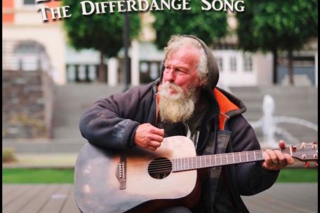 Liebesbeweis für seine Stadt / Edward St. Amond veröffentlicht einen Song über Differdingen