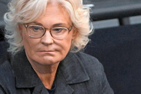 Deutschland / Die Unionsspitze fordert Rücktritt der Verteidigungsministerin Lambrecht