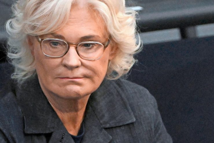 Deutschland / Die Unionsspitze fordert Rücktritt der Verteidigungsministerin Lambrecht