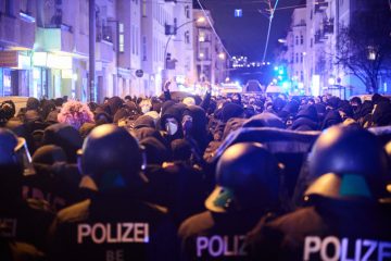 Deutschland / Weiler soll für Kohleabbau weichen: Mehr als 500 Aktivisten stellen sich Projekt in den Weg