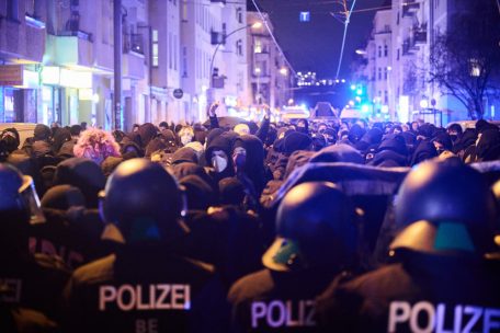 Deutschland / Weiler soll für Kohleabbau weichen: Mehr als 500 Aktivisten stellen sich Projekt in den Weg