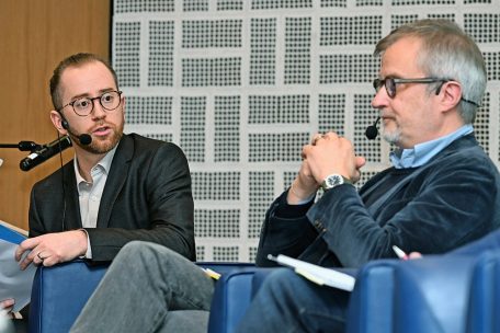 Sébastian Thiltges, enseignant-chercheur à l’Université du Luxembourg, a modéré un débat lors duquel l’éditeur Marc Binsfeld a notamment déploré qu’il soit dur de trouver des gens qui veulent travailler dans le secteur – la faute à un manque de visibilité du milieu littéraire et éditorial