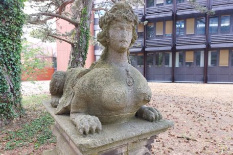 Lokalgeschichte / Die vergessene Sphinx aus Esch – Eine Erinnerung an das Schloss Berwart