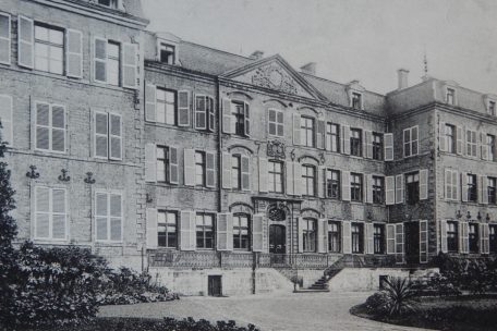 Nach 1905 wurde bei der Renovierung ein weiteres Stockwerk zum Schloss hinzugef&uuml;gt