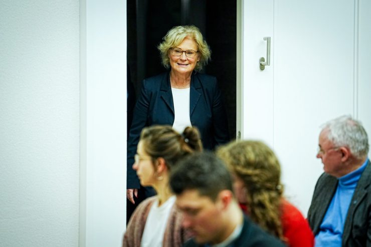 Berichte / Deutsche Ministerin der Verteidigung möglicherweise vor Rücktritt