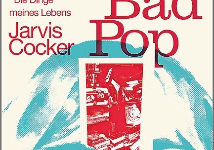 Jarvis Cocker<br />
„Good Pop, Bad Pop – Die Dinge meines Lebens“<br />
Verlag Kiepenheuer und Witsch, Köln 2022<br />
400 S., 28,00 Euro