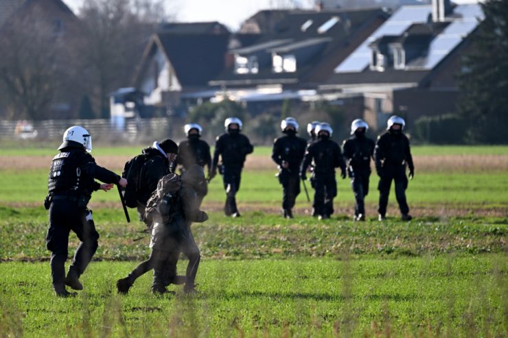 Leserforum / In Lützerath hütet die Polizei das Recht und die Politik den Profit