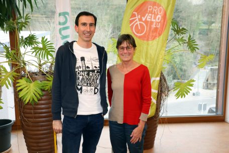  Raoul Petit von VELO Diddeleng und ProVelo-Präsidentin Monique Goldschmit