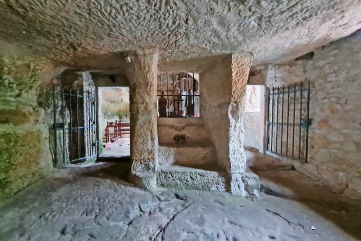 Petrusstal / Schlechter Zustand: An der Quirinuskapelle nagt der Zahn der Zeit