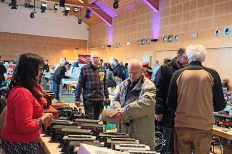 Eine Altersgrenze gibt es nicht: Jung und Alt erfreuen sich an Modelleisenbahnen