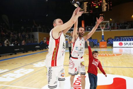 F&uuml;r die Arantia Fels ist der Pokal 2023 die dritte Coupe FLBB im dritten Jahrzehnt