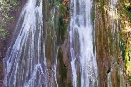 Erfrischung nach der Wanderung: Badestopp am Fuße des Wasserfalls Salto El Limón