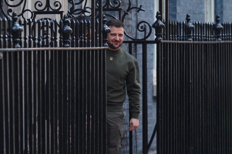 Ukraine-Krieg / Erst Downing Street, dann EU-Gipfel: Selenskyj dankt Briten bei London-Trip für Hilfe