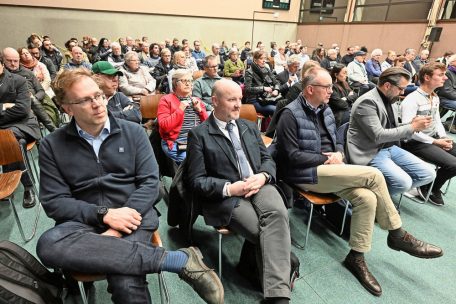 Mehr als 80 Menschen aus der Umgebung – aber auch Mitarbeiter der CFL, der Gemeinde und des Transportministeriums – waren am Dienstagabend zur Infoveranstaltung gekommen
