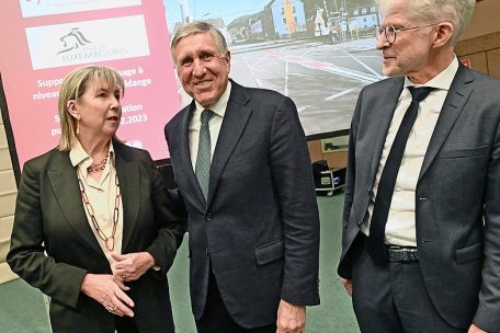 Gemeinsam informierten Bürgermeisterin Lydie Polfer (DP), Minister François Bausch („déi gréng“) und Henri Werdel von der CFL über das Projekt