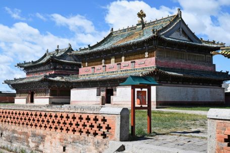 Die Klosteranlage von Erdene Dsuu, die aus den Ruinen der zerstörten früheren Hauptstadt Karakorum entstand