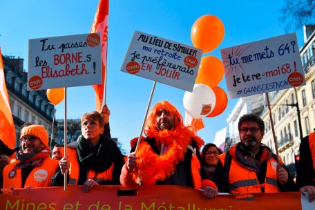 France / Retraites: la contestation ne faiblit pas, la volonté du gouvernement non plus