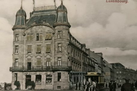 Die von Pferden gezogene Tram fuhr auch am Hotel Staar vorbei