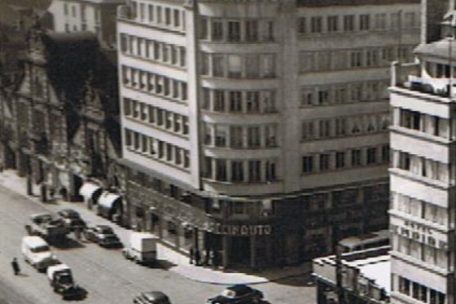 Das Accinauto neben der Champagnerfabrik