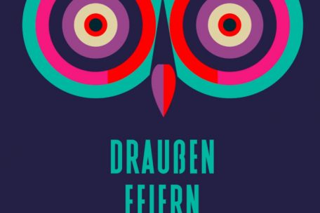 Sven Pfizenmaier: Draußen feiern die Leute.<br />
Verlag Kein und Aber, Zürich 2022<br />
183 S., 20,00 €