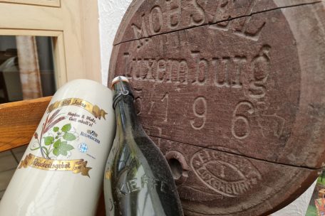 Im Restaurant &bdquo;De Br&auml;il&auml;ffel&ldquo; kann man auch in die Luxemburger Biergeschichte eintauchen